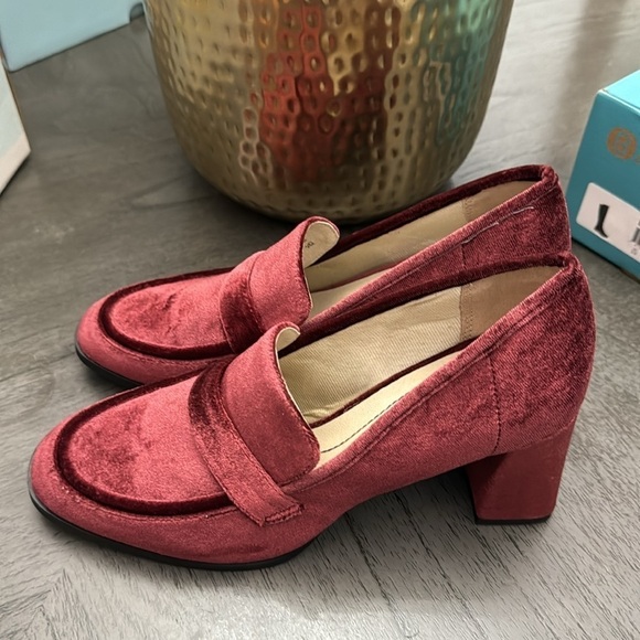 LIFESTRIDE Farrah Slip On Pumps - Picture 6 of 7